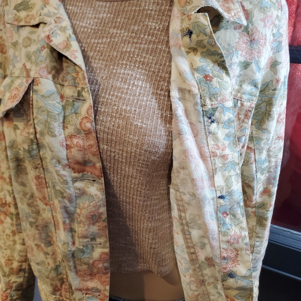 Cream Floral Print Jean Jacket for Casual Wear - Picture 3 of 9